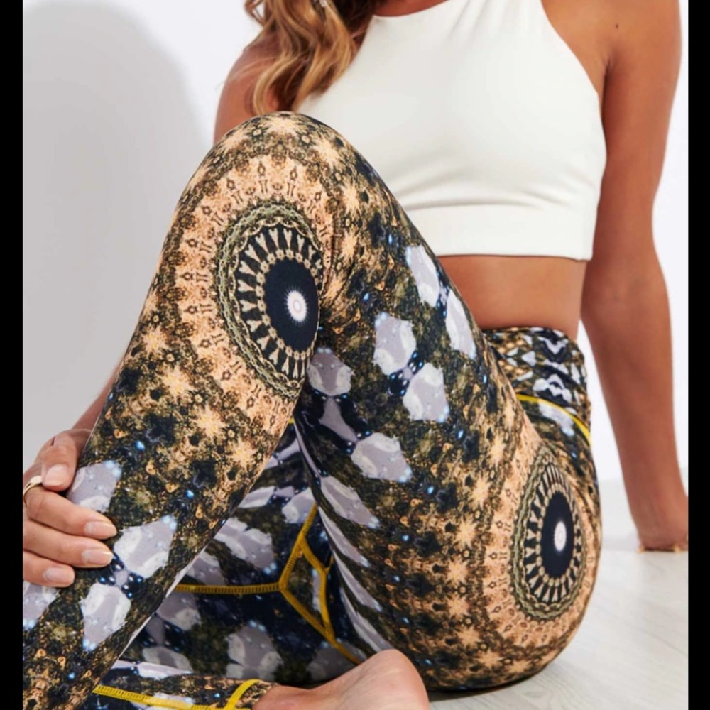Wolven Noor Leggings. Color gold. Size small. Stash Pocket. Full Length.